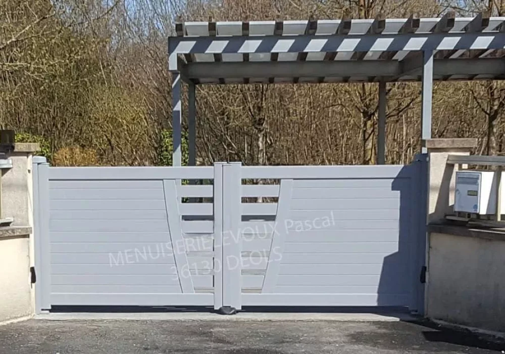 Réalisation de portails par l'entreprise LEVOUX Pascal, menuisier à Châteauroux